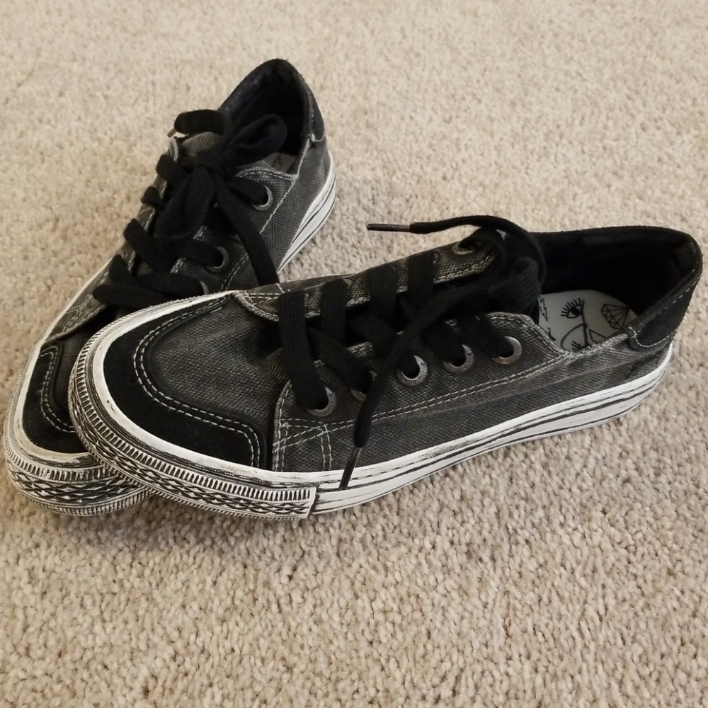 Shoes from Buckle
